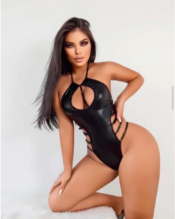 Siyah Parlak Dekolteli Body Lily Bianca LB-174